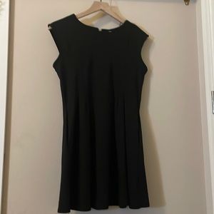 Speechless black fitted dress with zipper and pockets size small good condition